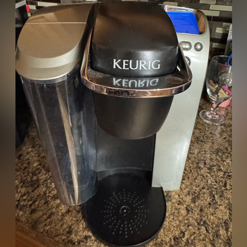Keurig K75 Single Cup Platinum Home-Brewing System with Water Filtration EUC